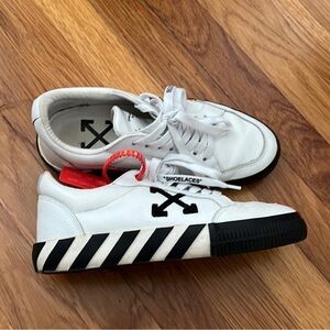 Great condition off white sneakers